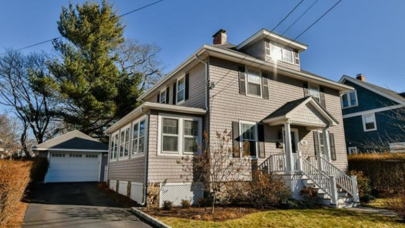 Just Listed: A North Shore Home With Whimsical Wallpaper for $750,000